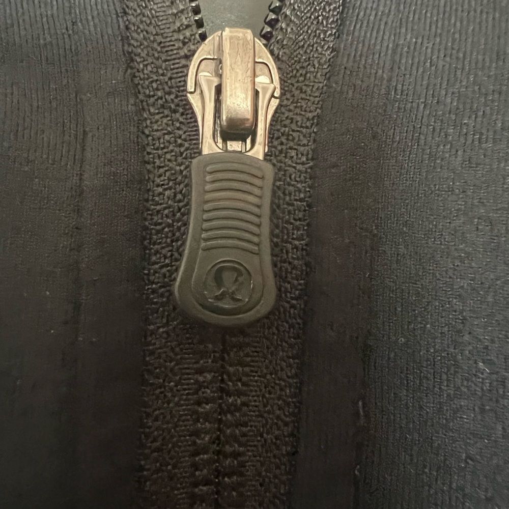 Lululemon Jacket With Hood - Picture 3 of 6